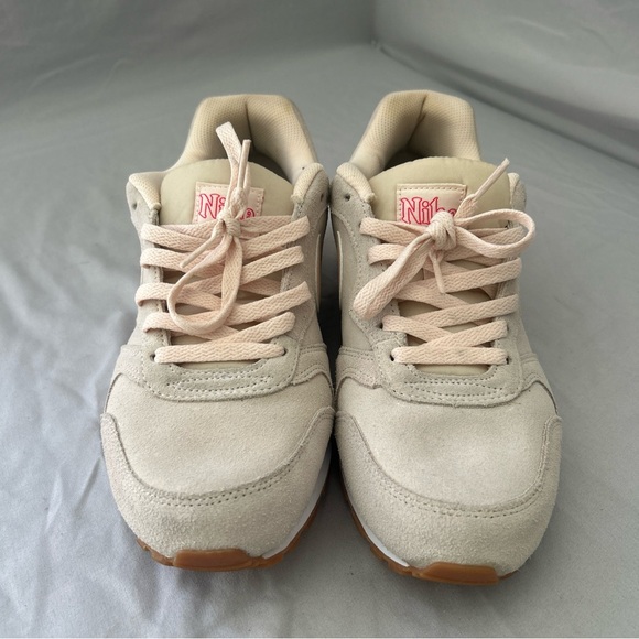 Nike MD Runner SE Guava Ice Gum W Size 10 - Picture 4 of 6